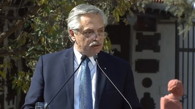 El Presidente hizo un fuerte llamado a la unidad y denunció una "feroz embestida" de grupos concentrados