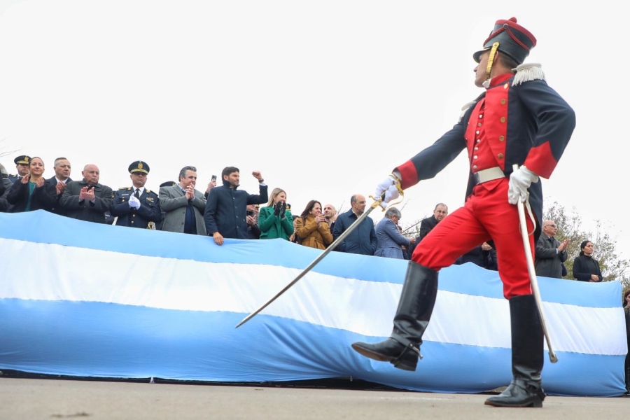 Distinguen a personal policial en el acto por el aniversario de la Policía