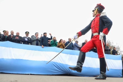 Distinguen a personal policial en el acto por el aniversario de la Policía