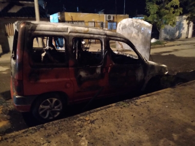 Se prendió fuego una Berlingo