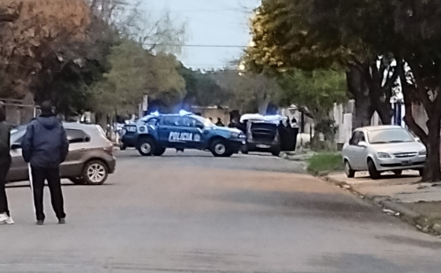 Importante operativo Policial en V.G.Gálvez, habrían secuestrado armas y drogas