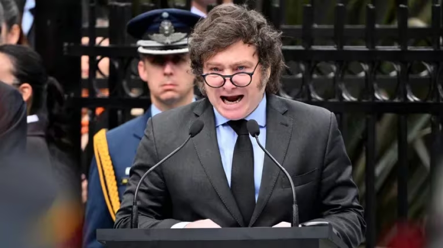 El Presidente Milei atribuye los Salarios &quot;Miserables&quot; a Políticas Anteriores